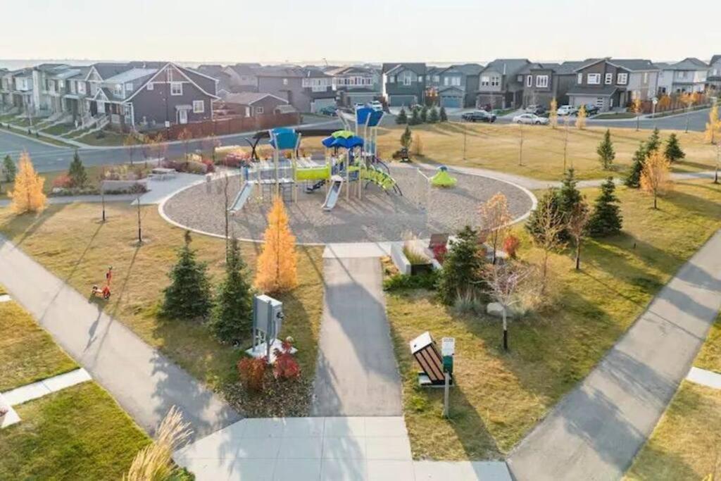 Cozy Suites In Calgary Area Balzac Exterior photo