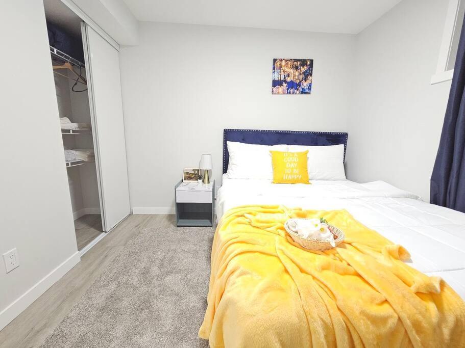 Cozy Suites In Calgary Area Balzac Exterior photo