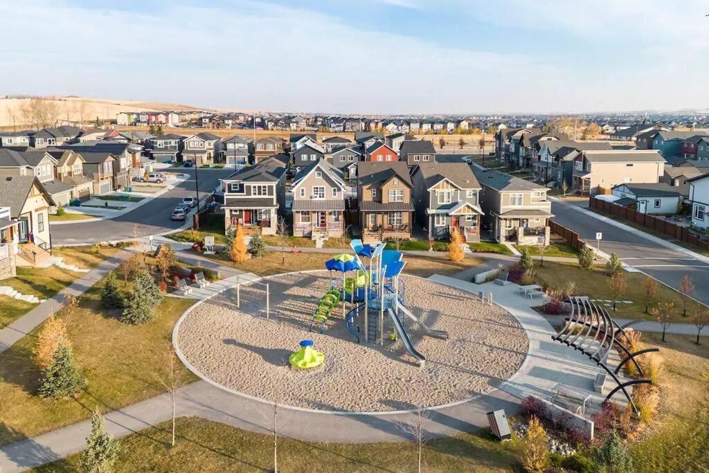 Cozy Suites In Calgary Area Balzac Exterior photo